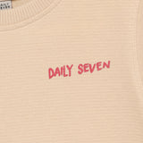 Daily Seven T-shirt Backprint Latte Sand