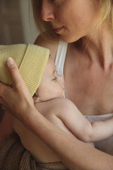 Hvid beanie Fonzie Newborn light yellow