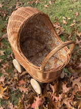 Hollie rieten poppenwagen met kap little flowers