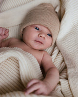 Hvid beanie Fonzie Newborn sand