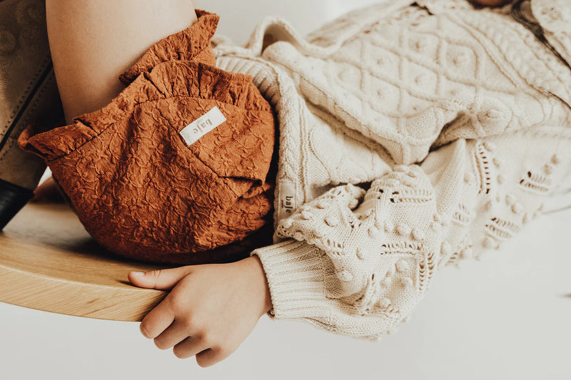 Baje Studio shorts Beverly camel red